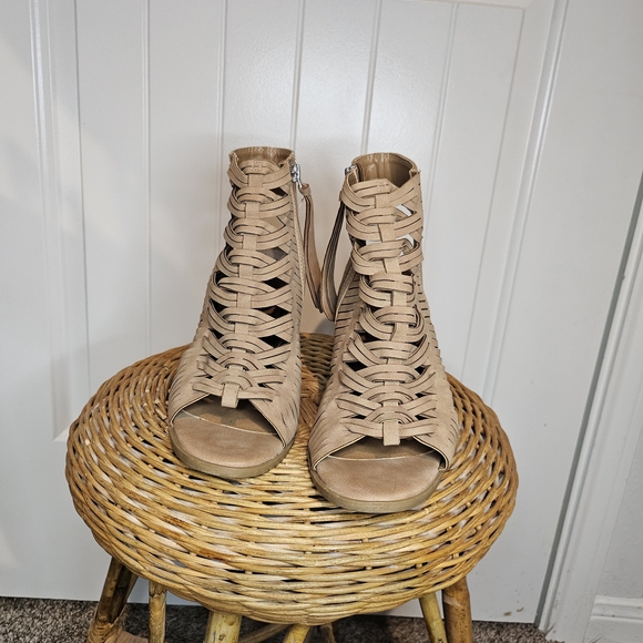​DV by Dolce Vita Tan Woven Gladiator Block Heel Sandals Women's Size 9 - Picture 1 of 7